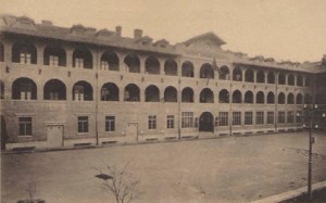 L'ex Caserma Ermanno Carlotto costruita nel 1919 sede fino al 1943 del Reggimento San Marco nella Concessione italiana di Tientsin (Cina)