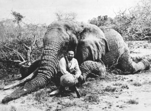 somalia_1940_italo-balbo_caccia-elefante (1)