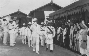 Mogadiscio 1928 - Umberto di Savoia passa in rivista i capi e notabili Somali