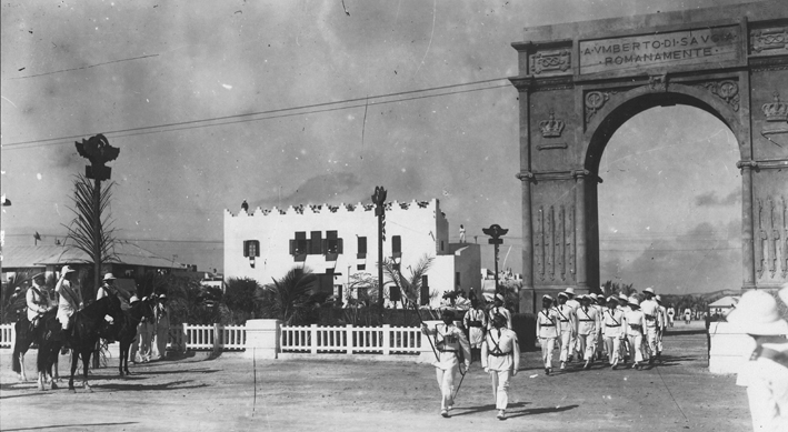 Arco_Umberto di Savoia_Romanamente_sfilata