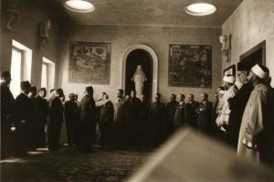 Marshall Balbo in una conferenza con gruppi di mosulmani libici