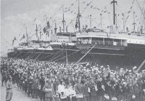 1938- Coloni sbarcano a Tripoli copia