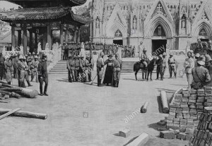 pechino-1900-te-deum-nella-chiesa-del-salvatore-o-pe-tang-cattedrale-immagine-dal-settimanale-francese-quotidiano-lillustrazione-10-novembre-1900-kn5j1k